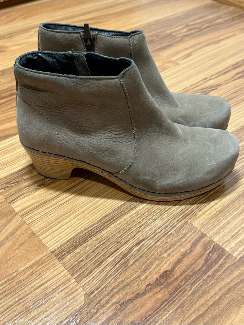 Dansko Taupe Maria Leather Ankle Booties, sz 38
